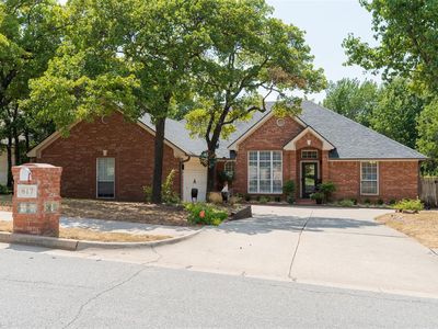 817 Fox Hill Dr