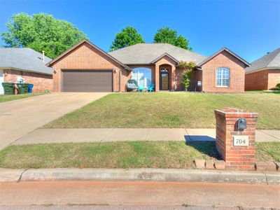 704 Colony Dr