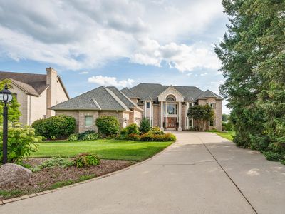 459 Surrey Hill Ln