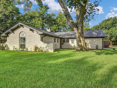 Property at 152 Cannon St, Clute, TX