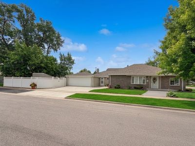 10801 Oak Ave