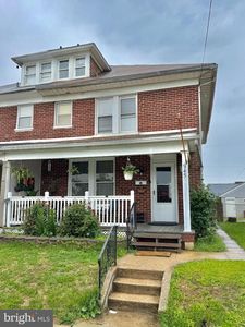 945 E Prospect St