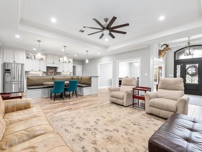 201 Hillcrest Dr