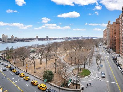 330 W 72nd St APT 8A