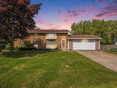 3749 Summit View Dr NE