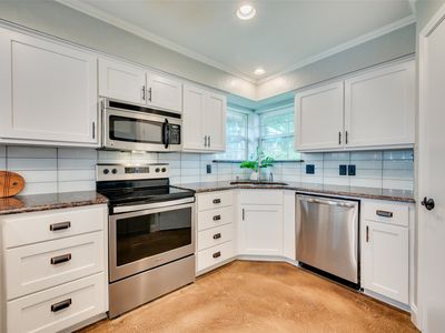 4704 N Meadow Ridge Cir