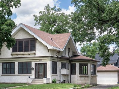 1425 Como Ave