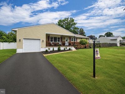 3 Lionel Ln