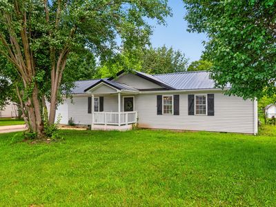216 Raintree Cir