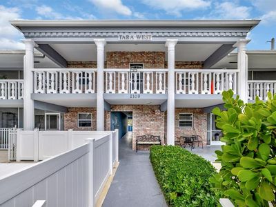 2109 NE 68th St #203