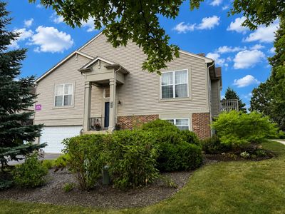 Property at 886 Cherry Creek Dr, Grayslake, IL