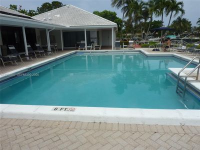 180 Cypress Club Dr APT 811