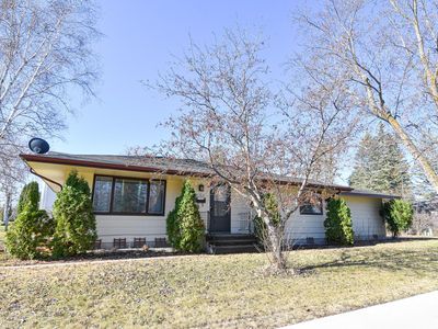 245 Kneale Ave N