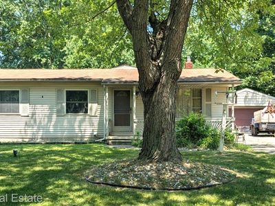 5449 Woodlawn Dr