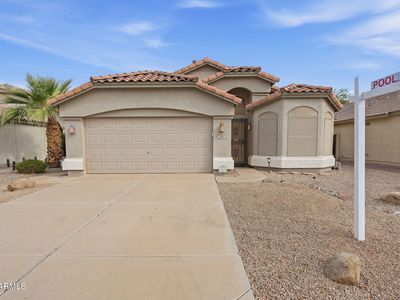 702 E KYLE Drive