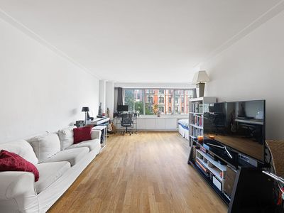 400 Central Park W APT 4U