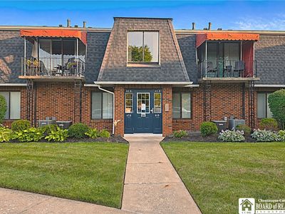 Property at 43 Foxberry Dr, Getzville, NY