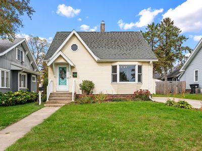 143 Maple St E