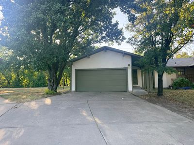 2357 N Rutland Ct