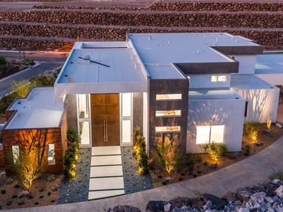 1 Sanctuary Peak Ct