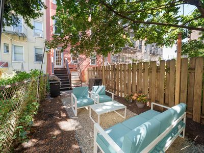 349 7th St APT 1R