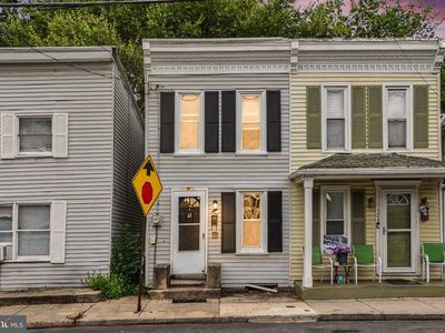 422 N West St