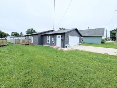 327 W Davis St