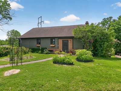713 Dicksonia Ct
