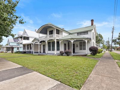 273 Live Oak Ave E