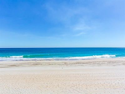 2555 NE 11th St #402