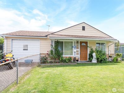 4917 N Vassault Street