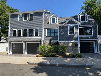 65 1st St