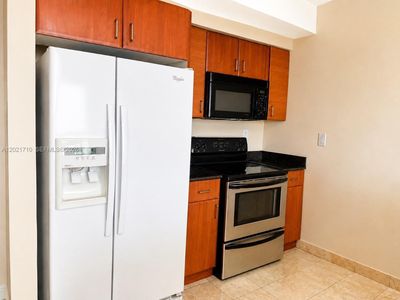 18001 Collins Ave #605