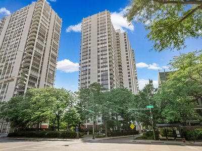 1460 N Sandburg Ter #711