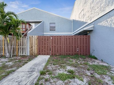 4 Crossings Circle #D