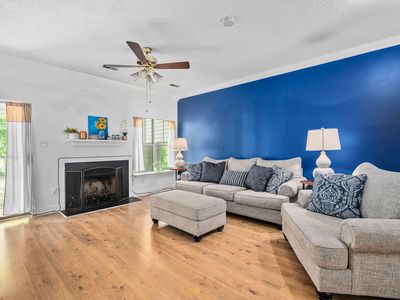 6001 Winterpointe Ln APT 102