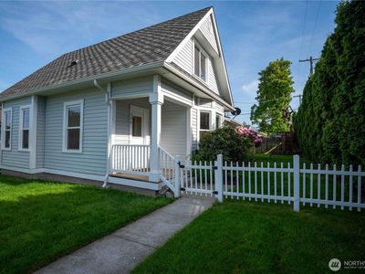 304 Sumas Ave
