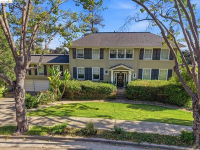 210 La Salle Ave
