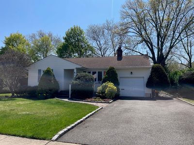 Property at 20 Gainsboro Lane, Syosset, NY