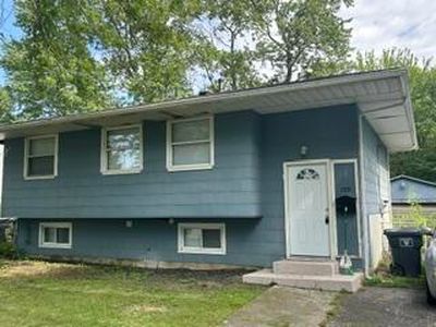 1331 Essex Dr