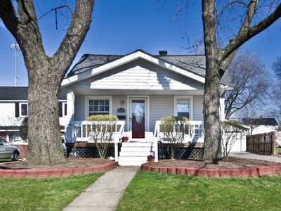 Property at 1547 Crestwood Rd, Mayfield Heights, OH