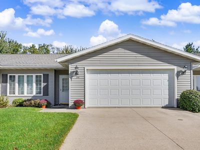 Property at 114 Cardinal Ct, Independence, IA