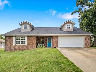 8 Hebrides Dr