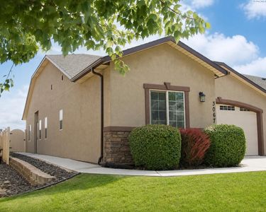 3067 S Dennis Pl