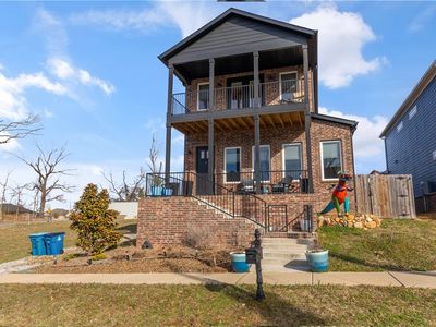 1054 N Main St