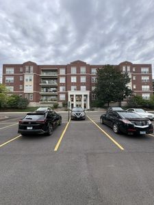 715 Astor Ln Unit 201