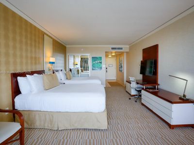 18001 Collins Ave #1118