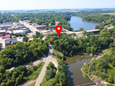 109 W Bridge St