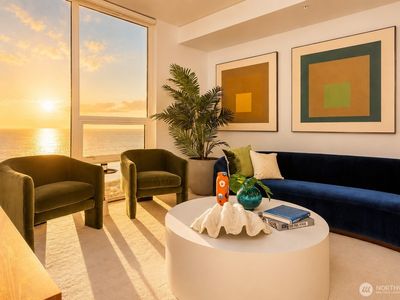 121 Stewart Street #3306