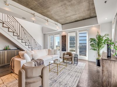 4611 Travis St #809B